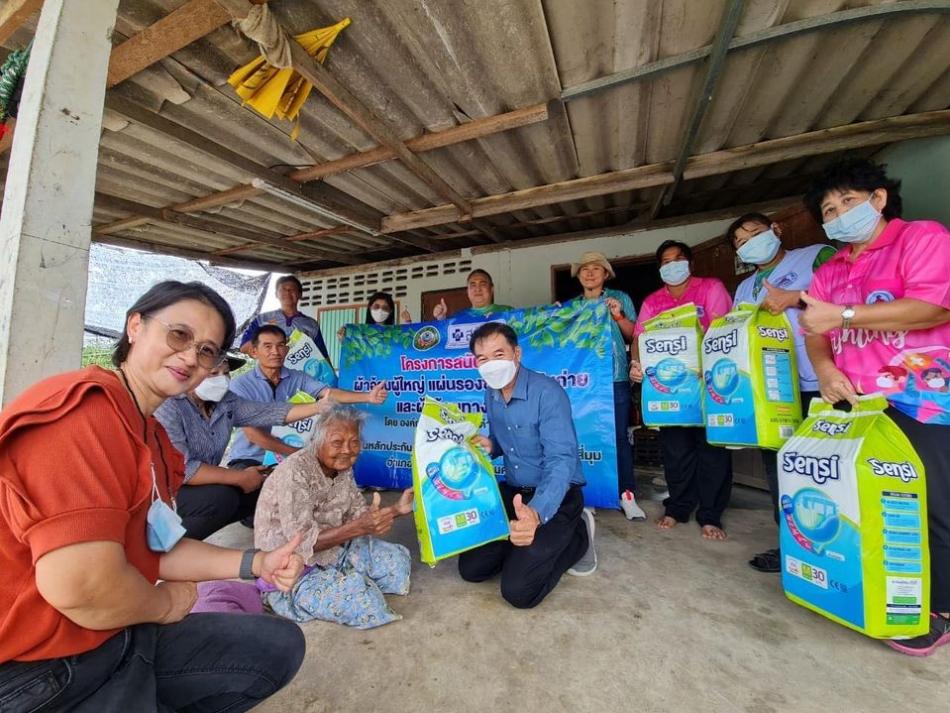 ลงพื้นที่เพื่อมอบผ้าอ้อมผู้ใหญ่ให้กับผู้ป่วยติดเตียง